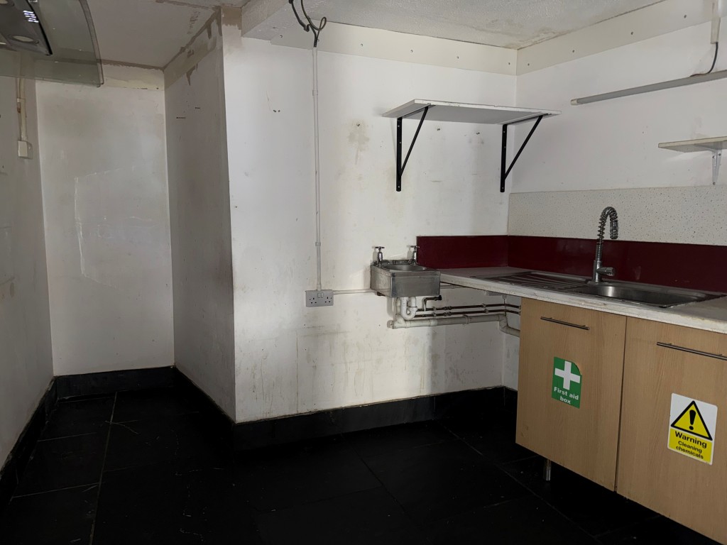 Lot: 69 - FREEHOLD COMMERCIAL BUILDING IN CENTRAL LOCATION - Ground floor Kitchen